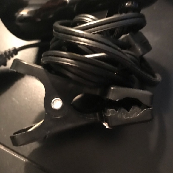 Clip on lamp that’s great for a dorm, office, etc - Picture 3 of 3